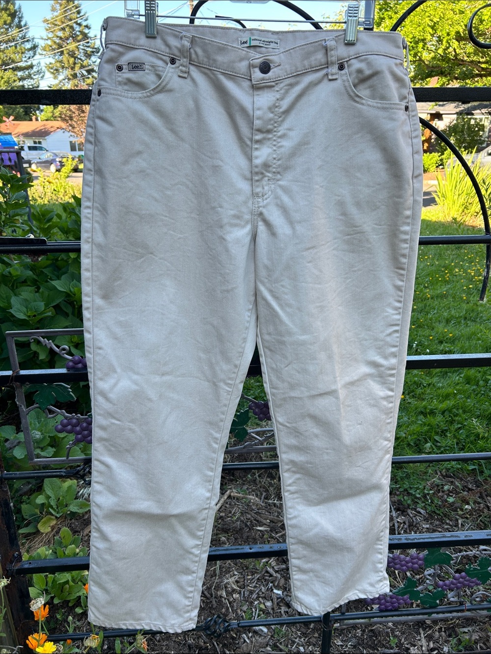 Lee relaxed straight leg at the waist cream colored jeans size 16